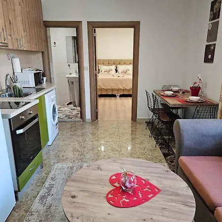 Center 8 Φιλιππούπολη